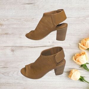 Steve Madden Tan Chunky Heel Peep-Toe Booties